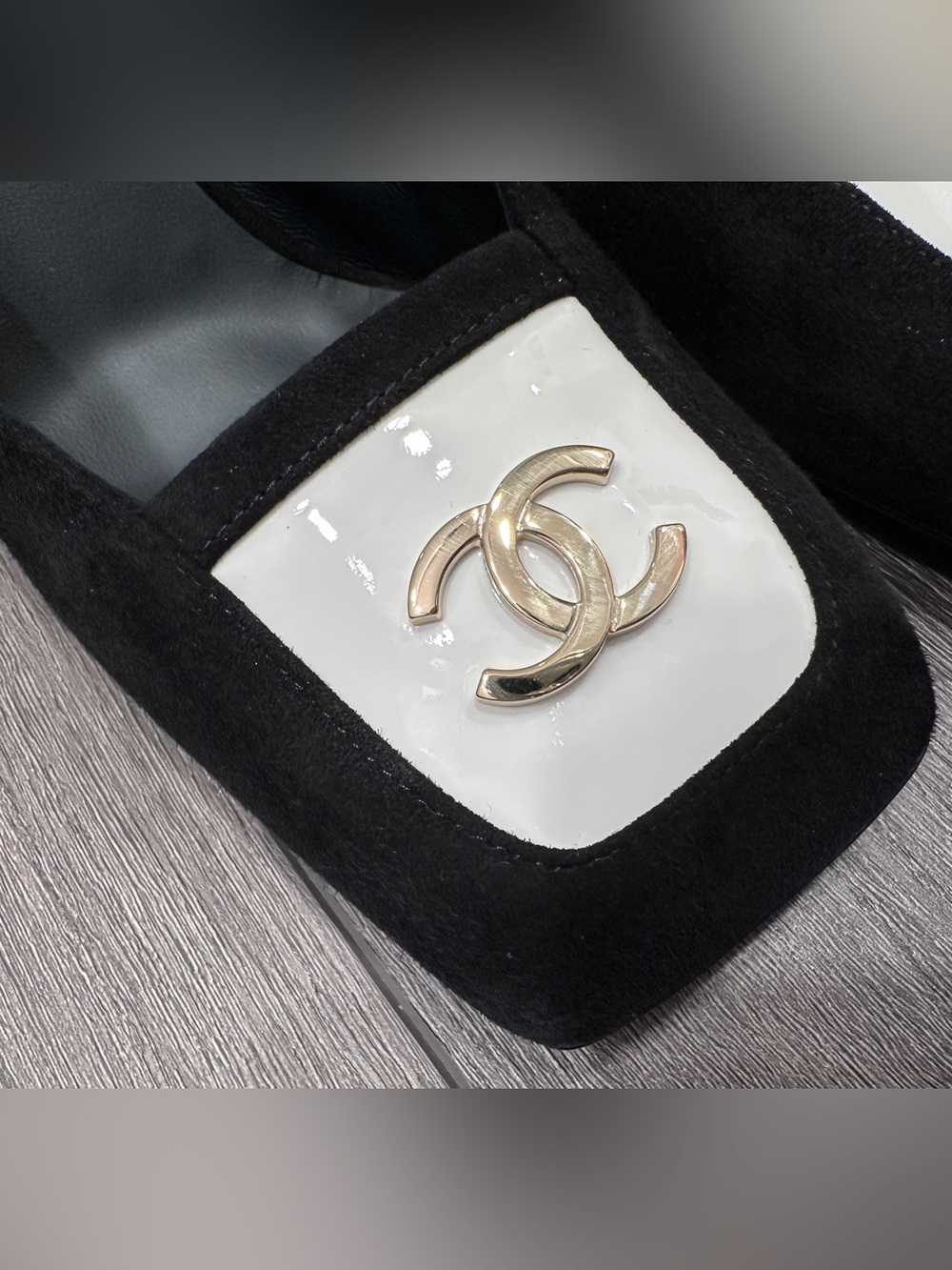 2026 CHANEL BLACK AND WHITE SUEDE GOLD CC LOGO HEELS SLINGBACKS PUMPS SHOES 38C - Picture 5 of 16